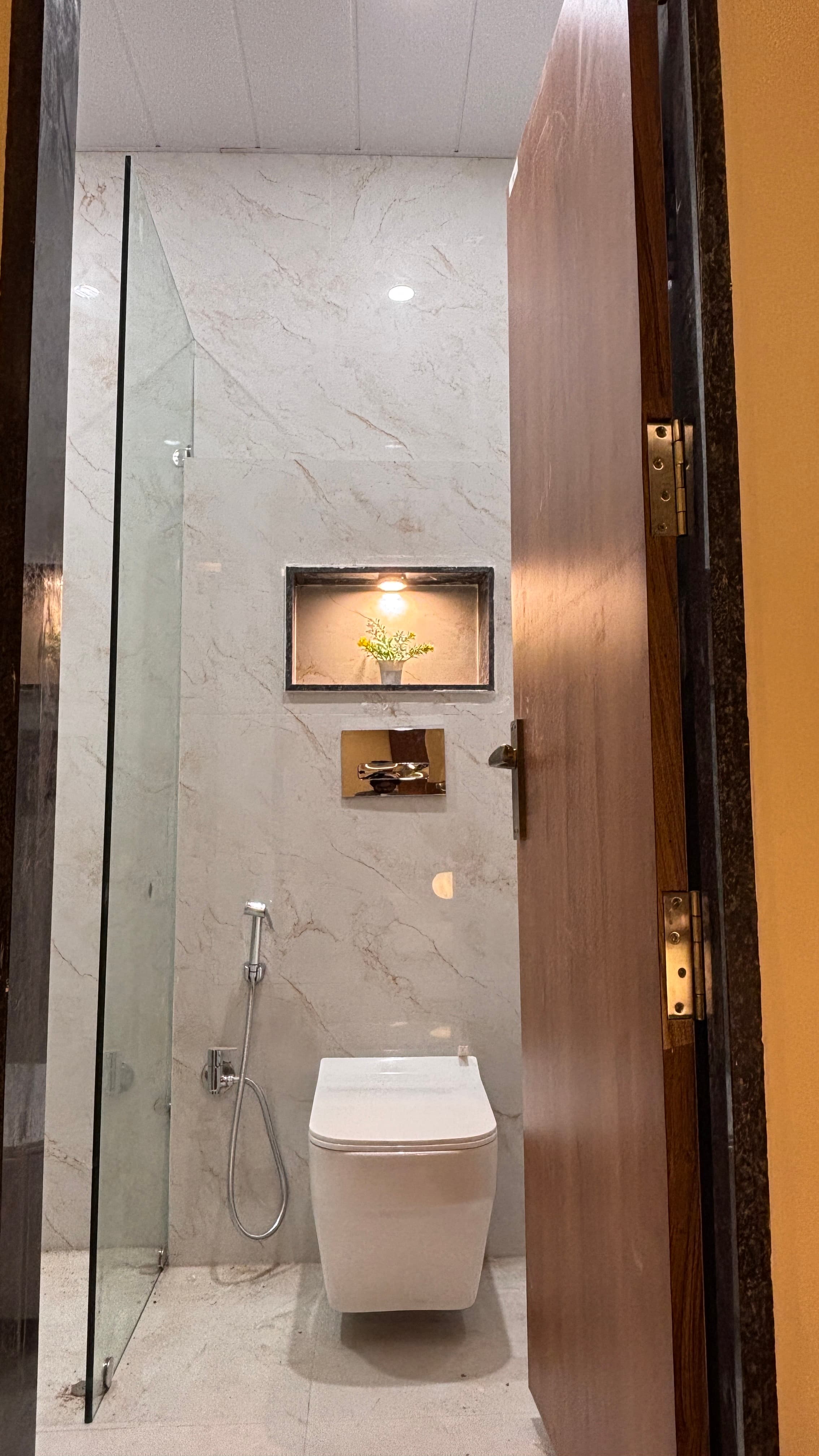 Pearl Homestay Ujjain - Washroom in Elite Retreat Room(101)
