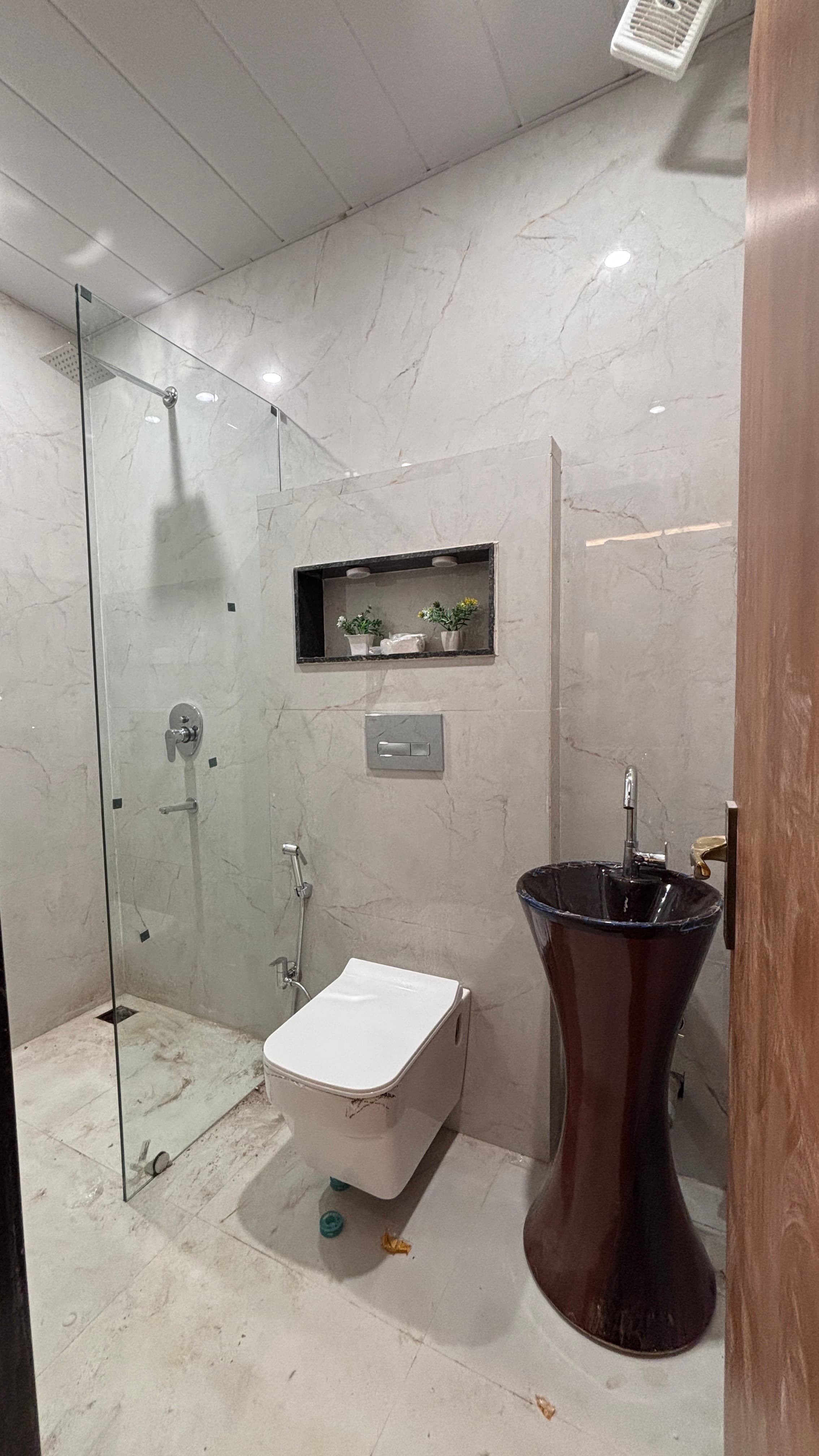 Pearl Homestay Ujjain - Lobby wall frame