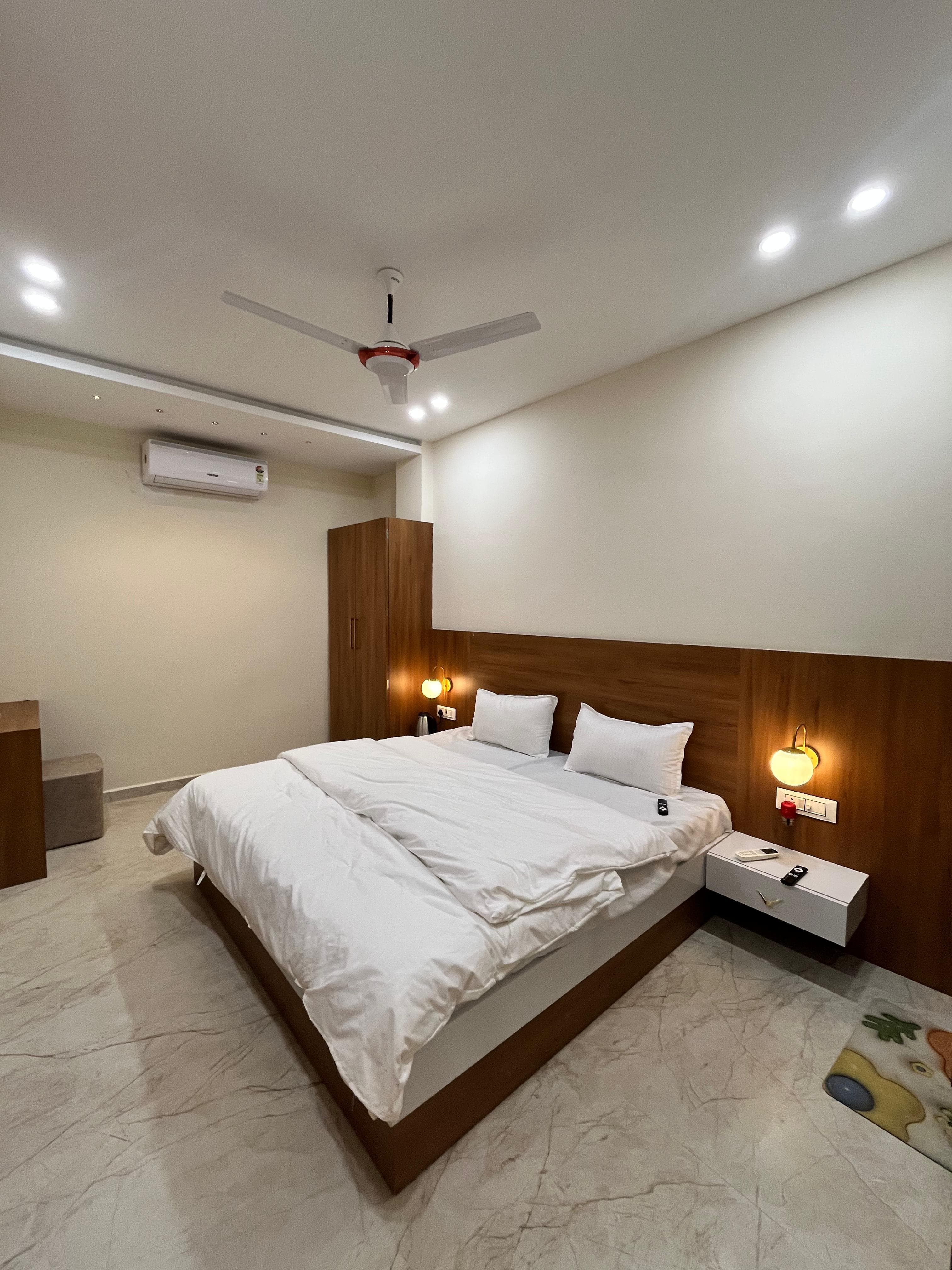 Pearl Homestay Ujjain - Royal Retreat Room(102)